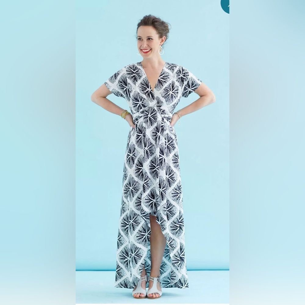 Anthropologie Whit Two dress Size 4, high low, starfish, black and white